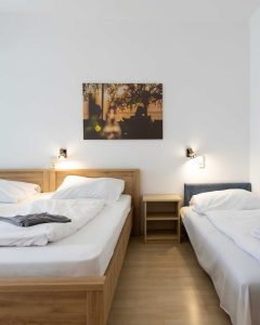 balaton-hotel-platan-zamardi-3-agyas-szoba-mobil 3